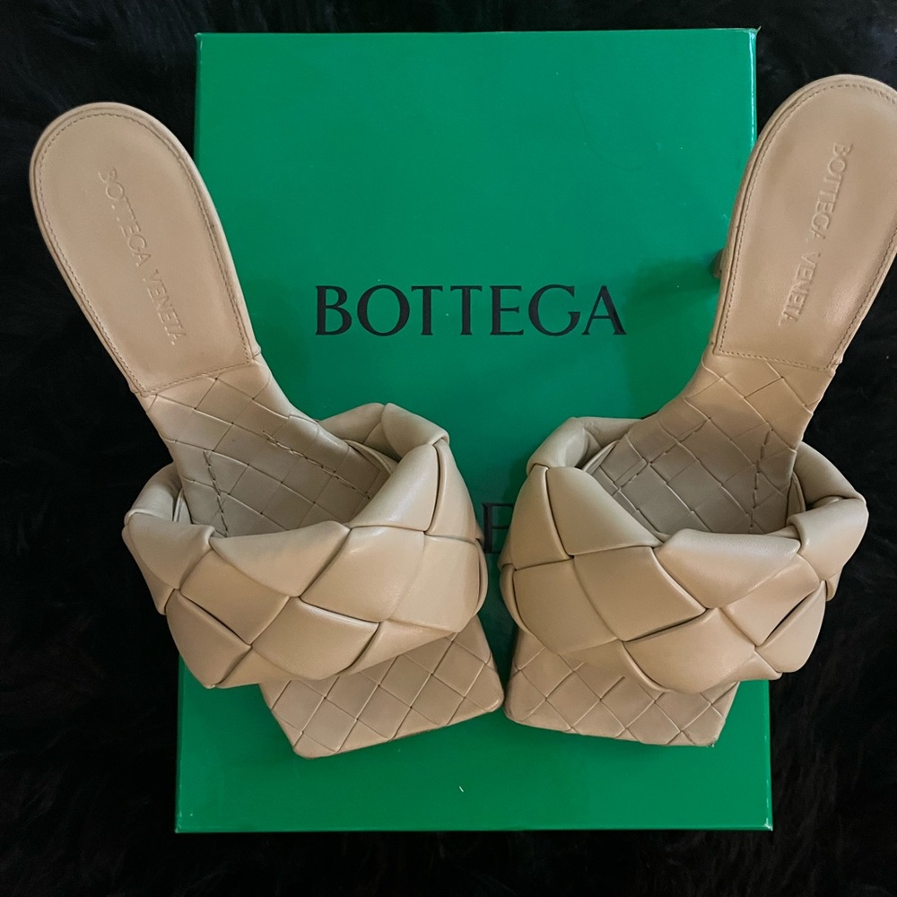 Bottega Venata Heels